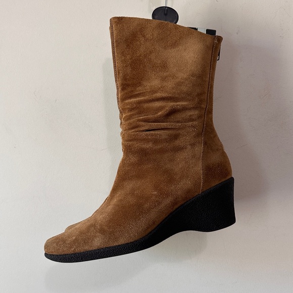 Beautiful Brown Genuine Suede Wedge Ankle Boots By BASS Size 8M - Picture 4 of 5